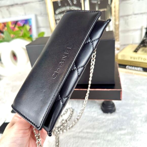 Chanel black leather Sunglass case crossbody bag with chain - Picture 6 of 16